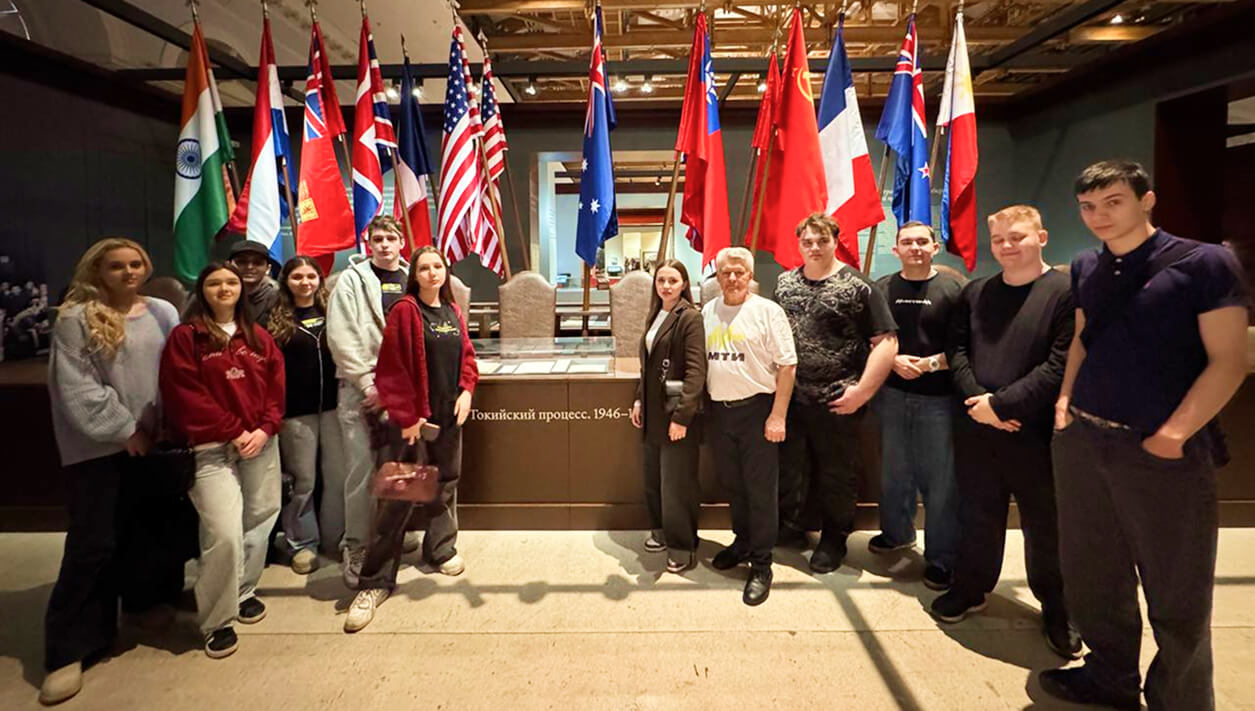 Студенты МТИ посетили выставку «Православная Русь — к Дню народного единства»