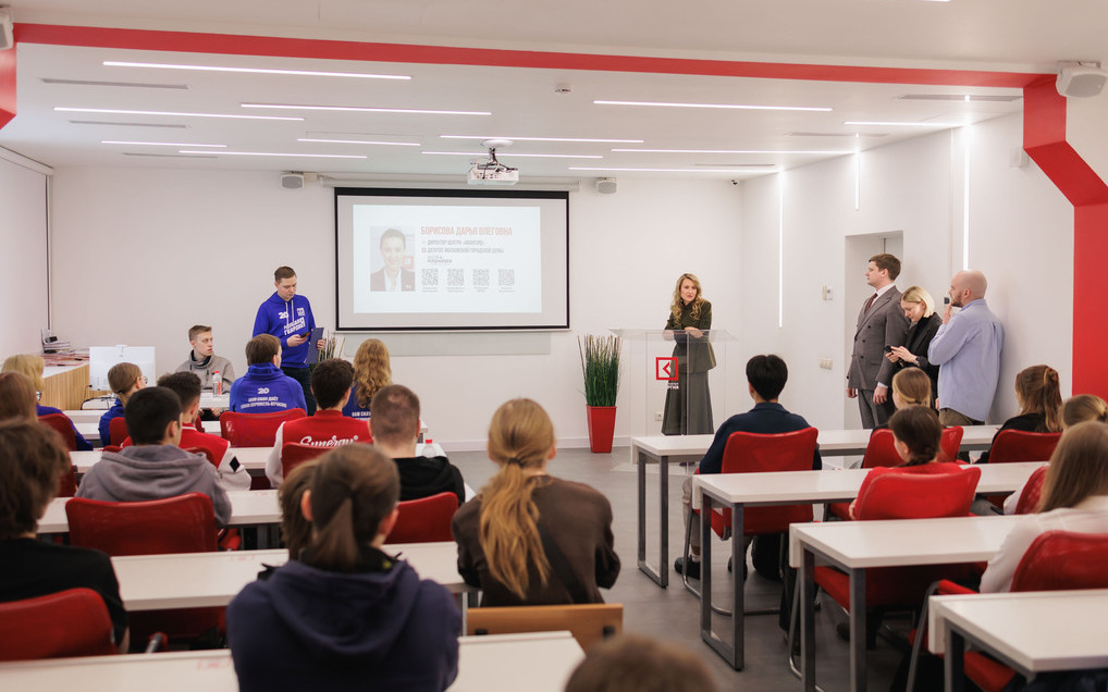 Студенты «Синергии» встретились с директором Центра «Авангард» Дарьей Борисовой