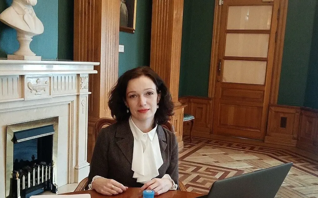 Монография профессора кафедры отечественной и зарубежной литературы получила поддержку Министерства цифрового развития