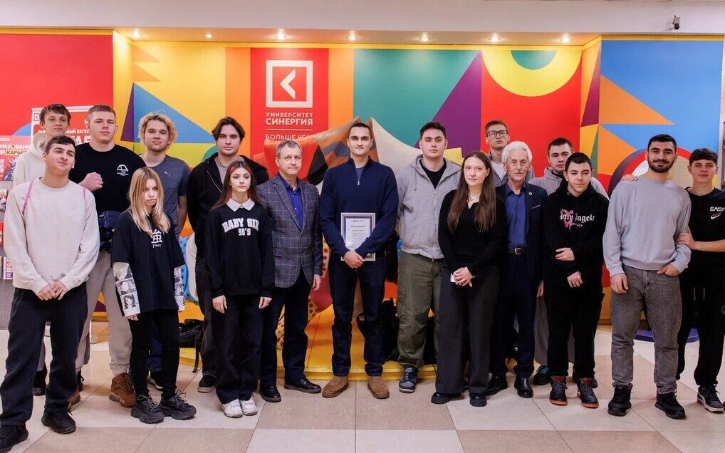 На факультете спорта прошел мастер-класс пловца Владислава Гринева