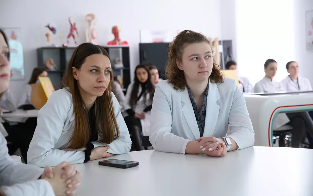 Университет «Синергия» и сеть клиник «Семейная» заключили соглашение о стратегическом партнерстве