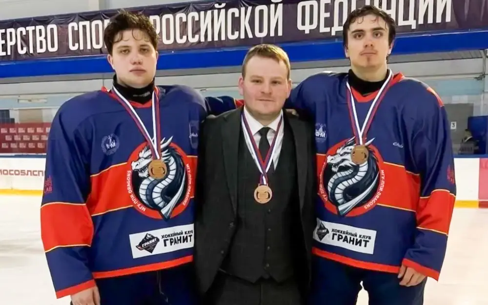 Выпускник факультета спорта завоевал бронзу ЛМХЛ и был признан лучшим тренером сезона