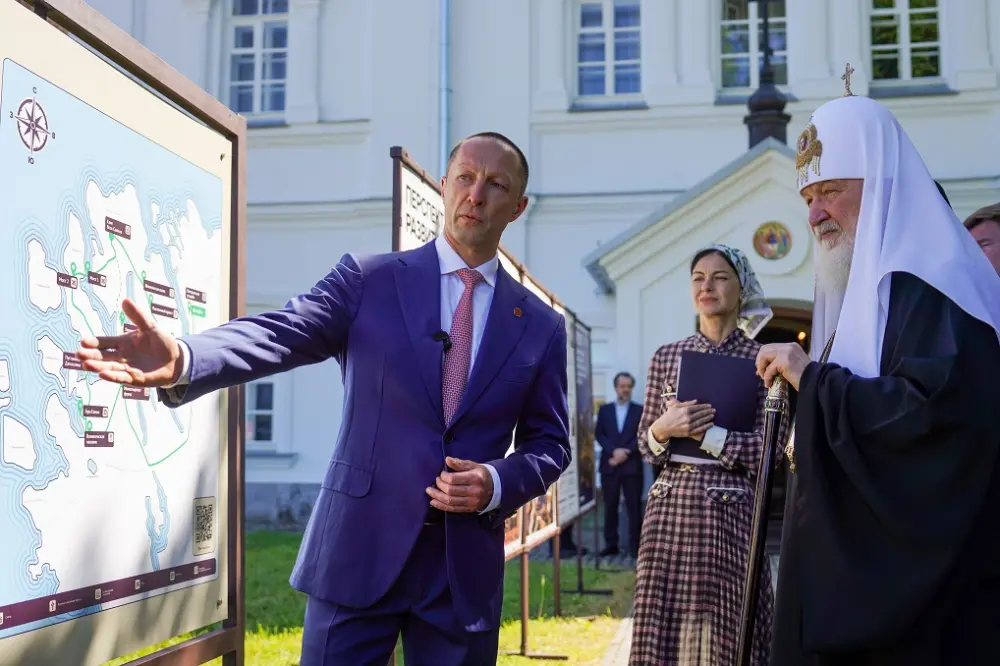 Президент Корпорации «Синергия» Вадим Лобов представил Патриарху Кириллу проект экотроп на Валааме