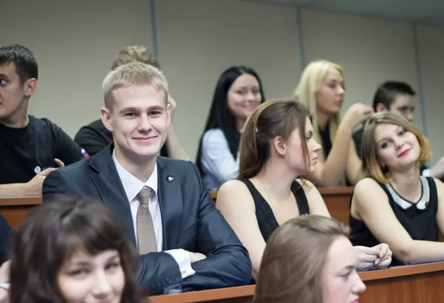 Куда можно поступить с математикой и информатикой