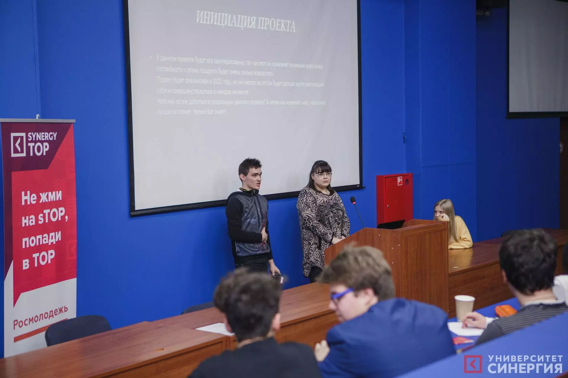 куда поступить мальчику после 11 класса