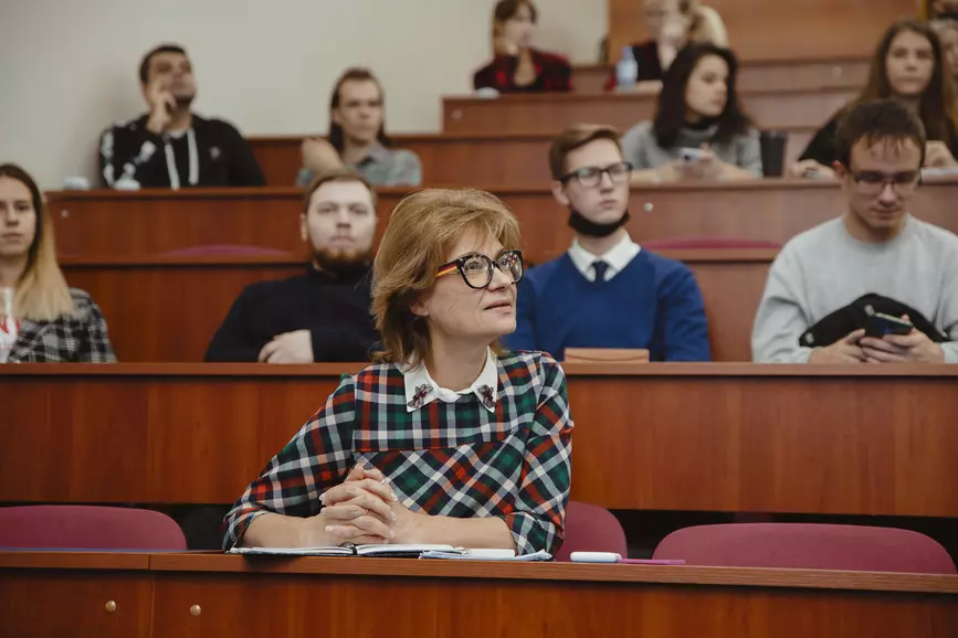 Как сменить профессию в зрелом возрасте: обучение и карьера для людей старше 50 лет