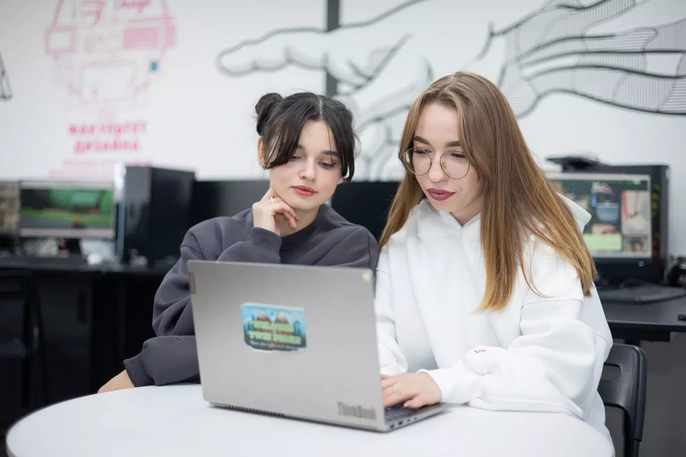 Искусственный интеллект в помощь: 18 лучших нейросетей для учёбы