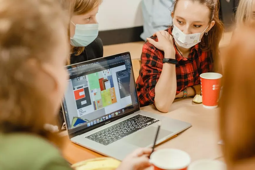 Высшее образование дистанционно: как и какие профессии можно получить не выходя из дома