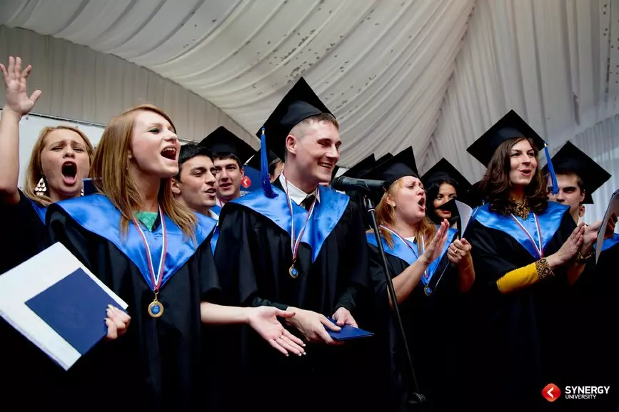 На кого можно поступить после 11 класса: выбор профессии для парней и девушек