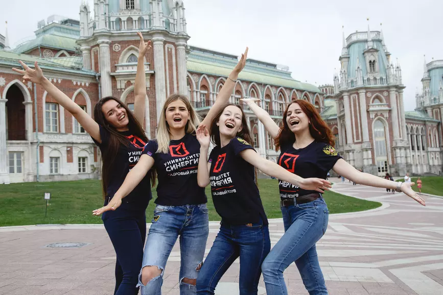 Профессии для девушек после 11 класса: подборка лучших специальностей