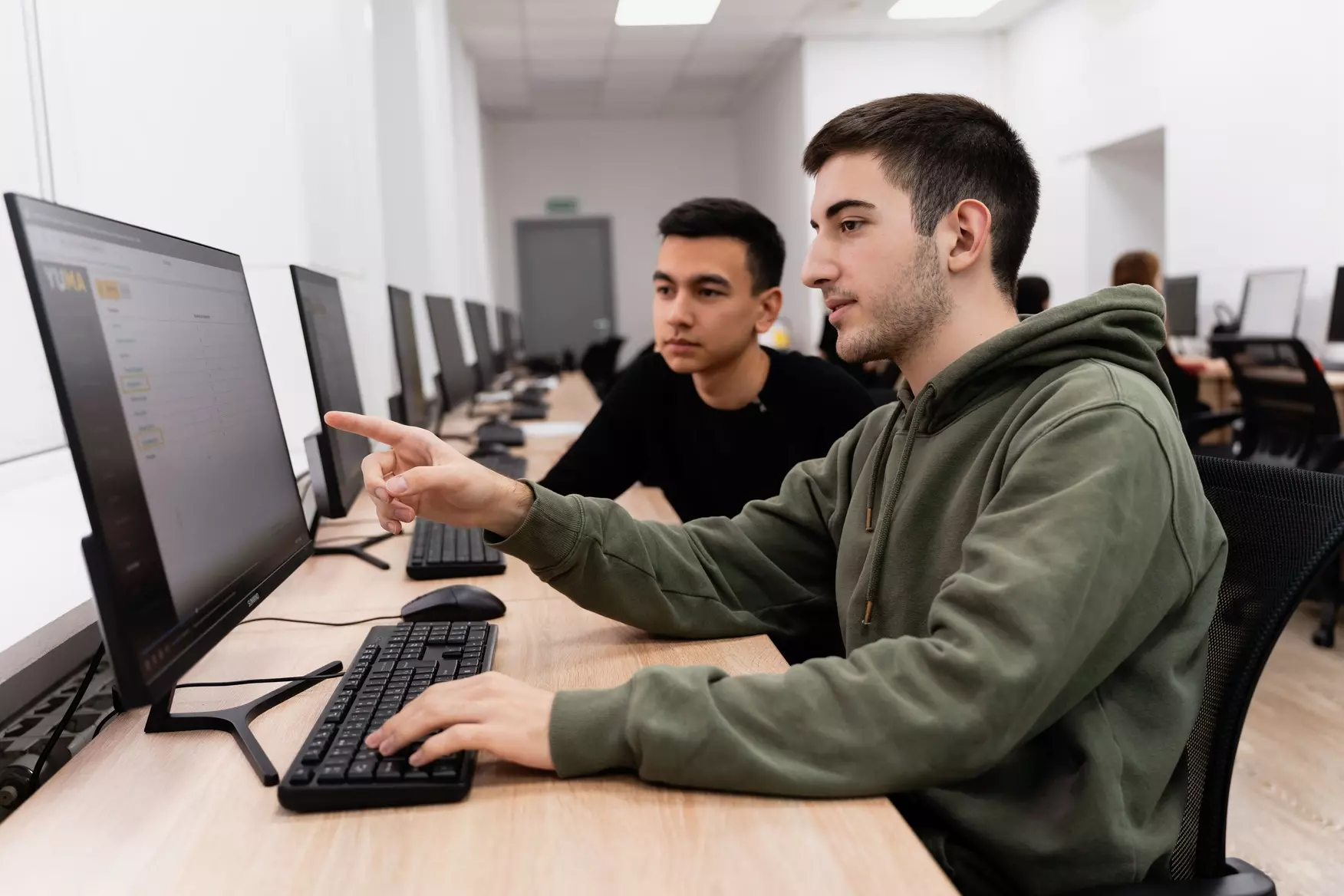 Что изучают программисты в колледже: от школьной программы до разработки программного обеспечения