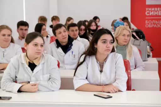 Как переучиться с медсестры на фельдшера: выбираем между колледжем и профессиональной переподготовкой