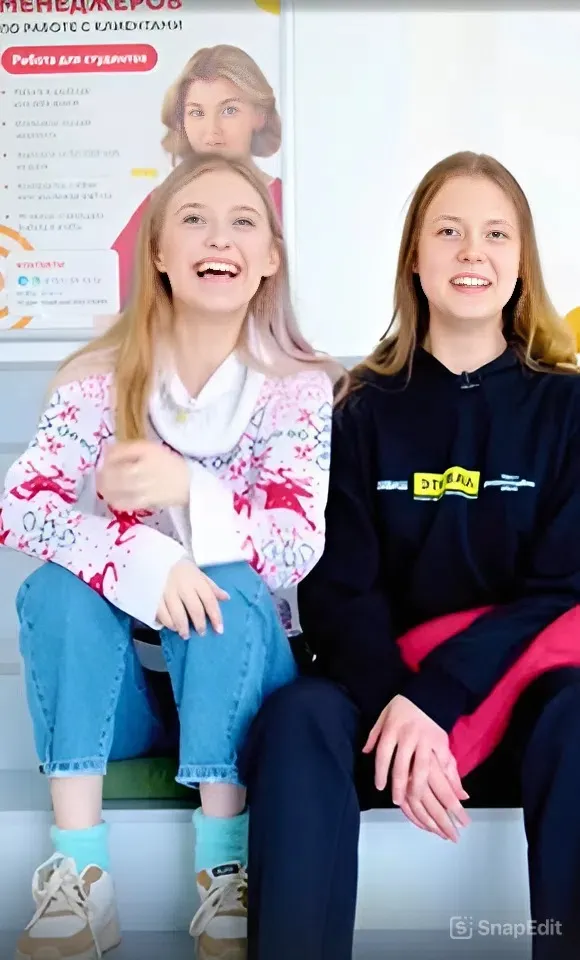 Студентки факультета медиакоммуникаций