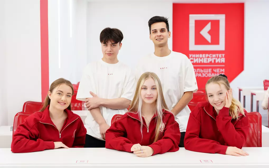 Опрос «Синергии»: 23% любителей горнолыжного спорта в России планируют отправиться на курорт этой зимой