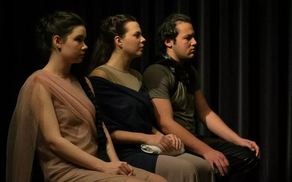 Студенты факультета кино представили премьеру спектакля «Антигона»